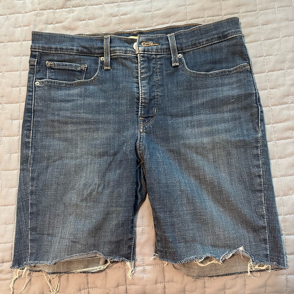 Levi’s 312 Shaping Slim Casual Denim Cutoff Shorts